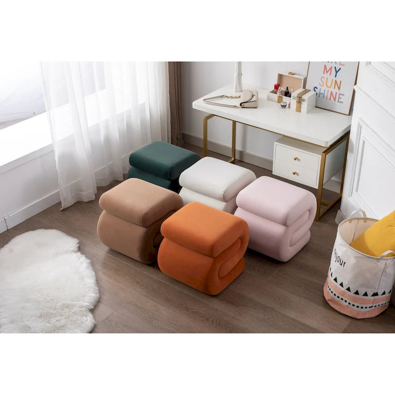 S-förmiger gepolsterter Ottoman-Hocker